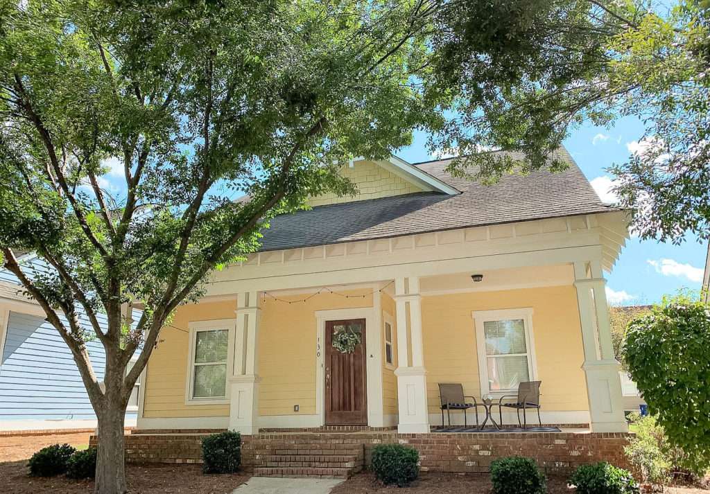 Exterior view of The Retreat of Athens student housing community in Athens, GA, sold by Stratus Property Group.