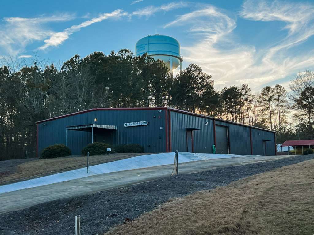Exterior view of the flex property at 115 Trade Street, Bogart, GA, sold by Stratus Property Group.