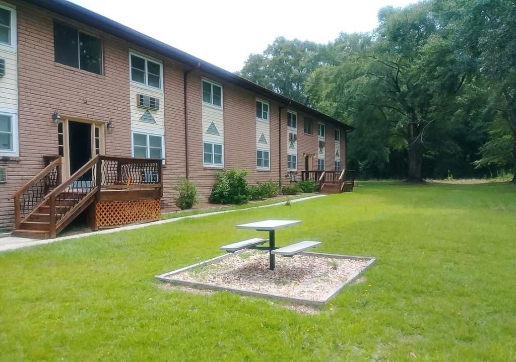 Exterior view of the multifamily property at 1219 Lakeview Drive NW, Conyers, GA, sold by Stratus Property Group.