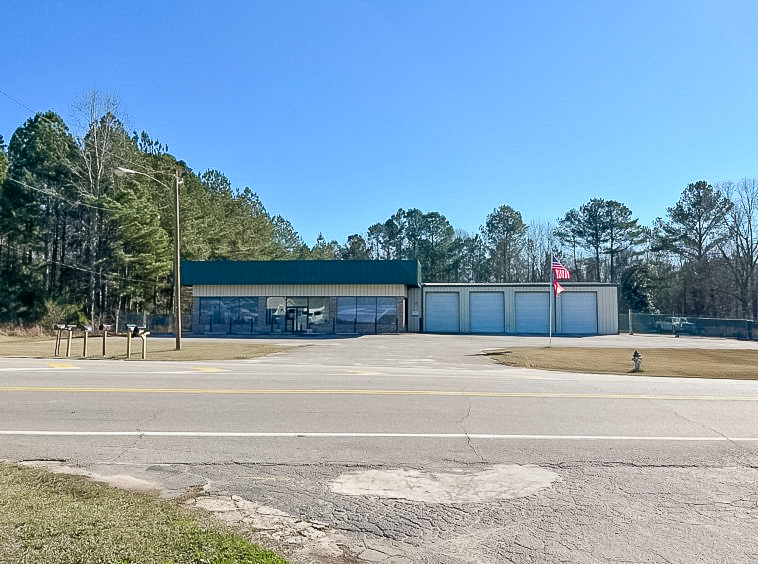 Exterior view of the industrial property at 3090 Danielsville Road, Athens, GA, sold by Stratus Property Group.