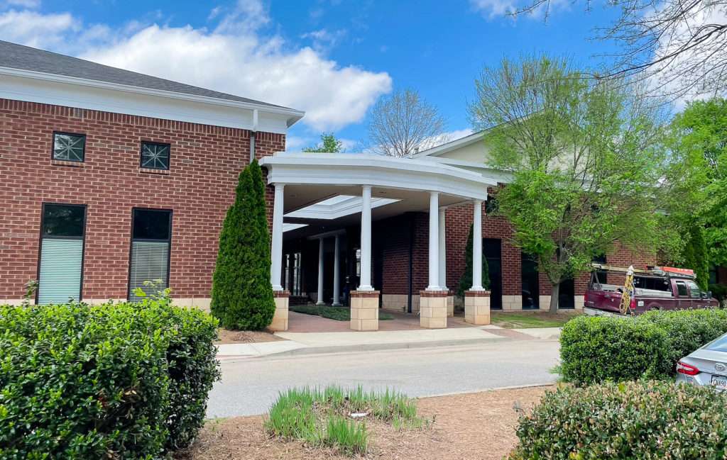 Commercial real estate acquisitions in Atlanta with Stratus Property Group securing investment opportunities. Exterior view of Kindred at Home office at 855 Gaines School Rd, Suite G, Athens, GA, leased by Stratus Property Group.