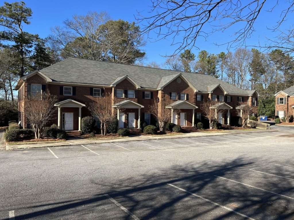 Exterior view of Perimeter West Office Park at 2350 Prince Avenue, Athens, GA, leased by Stratus Property Group.