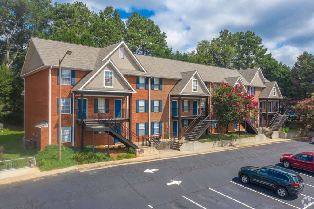 River Oaks multifamily housing development in Athens, GA, sold by Stratus Property Group.