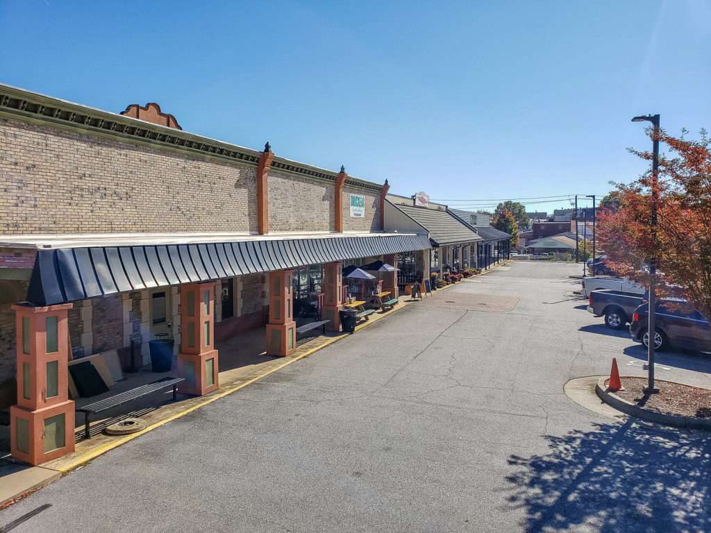 Exterior view of the retail space at 415 Rome Street, Carrollton, GA, available for lease.